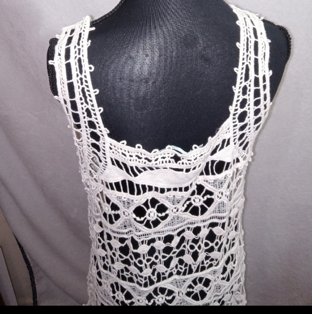 Maurices Cream Crochet Lace Top Size M - Picture 9 of 12
